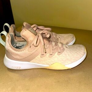 Woman’s Nike Elite TR Tennis Shoes